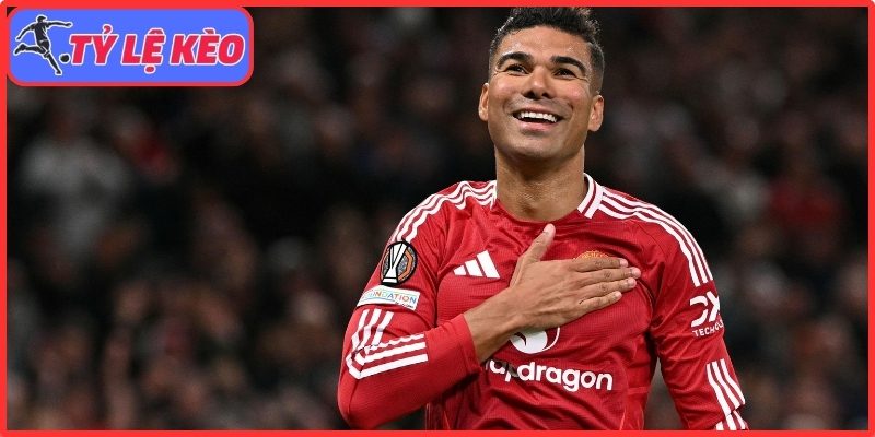 Casemiro lập cột mốc: tiền vệ ghi bàn như tiền đạo