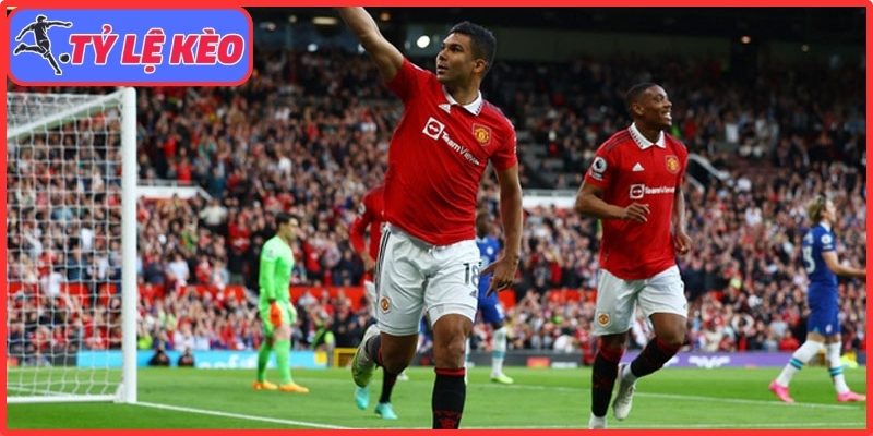Ngang Ronaldo, Bruno kéo MU tới Champions League