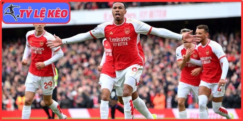 Arsenal tăng tốc đúng lúc ở mùa giải then chốt