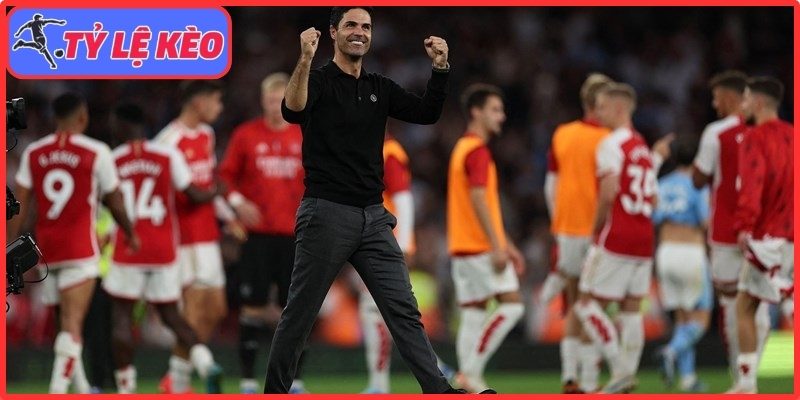 Cánh cửa lịch sử mở ra với Arsenal
