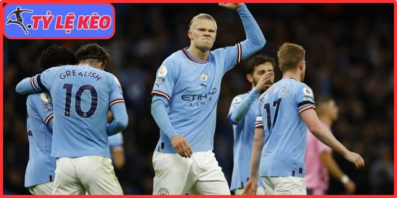 Man City dẫn trước nhưng sụp đổ khó tin