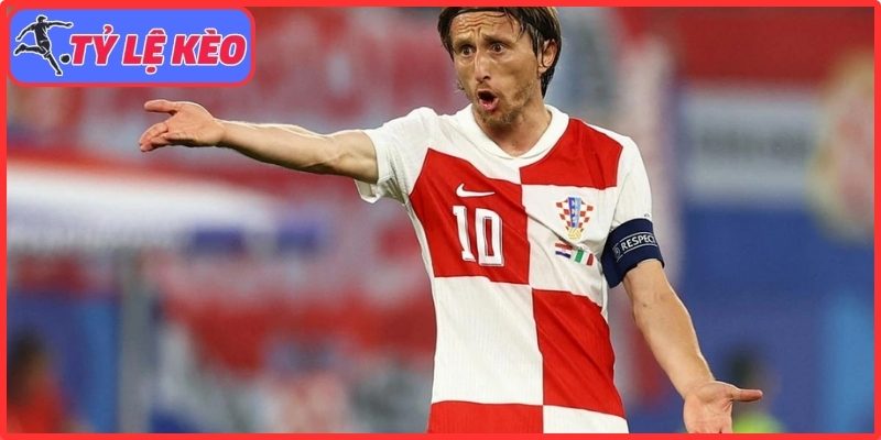 Modric vẫn bền bỉ ở tuổi 40 đầy ấn tượng