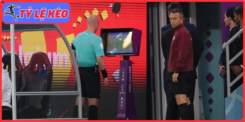 Công nghệ hỗ trợ trọng tài thực thi luật